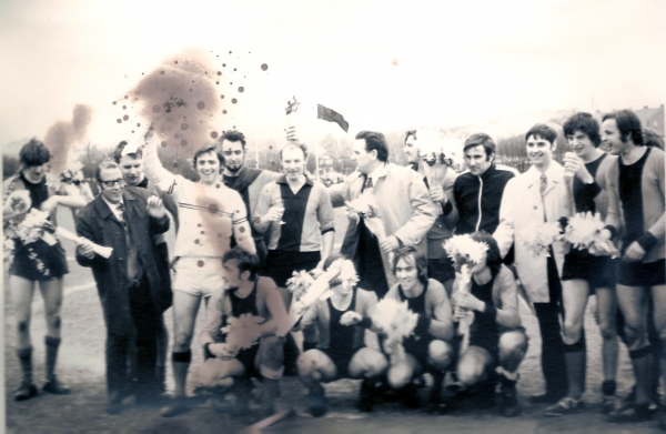 FC Kolping kampioensteam met bestuur